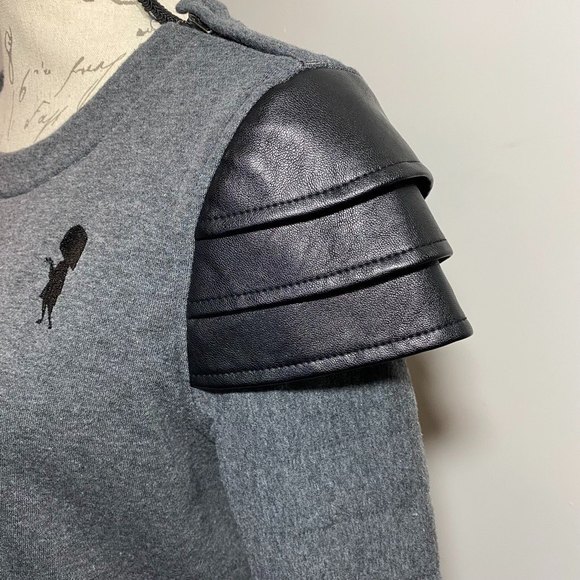 Disney Edna Mode Embroidered Faux Leather Sleeve Pullover Sweater Size XS Gray - Picture 5 of 12